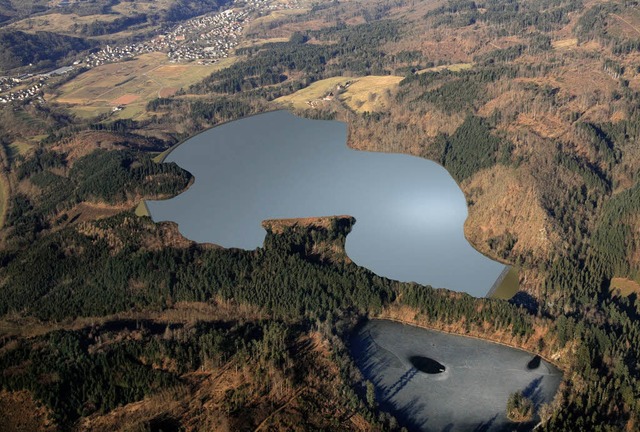 Der Bau des Haselbeckens (groe Wasser...g vereinbar. Links unten der Bergsee.   | Foto: montage: schluchseewerk