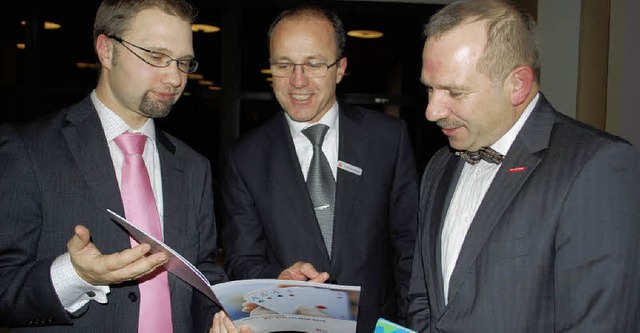 Martin Knappstein (links) gab Informat...Kreishandwerksmeister Michael Schwab.   | Foto: Thomas Loisl Mink