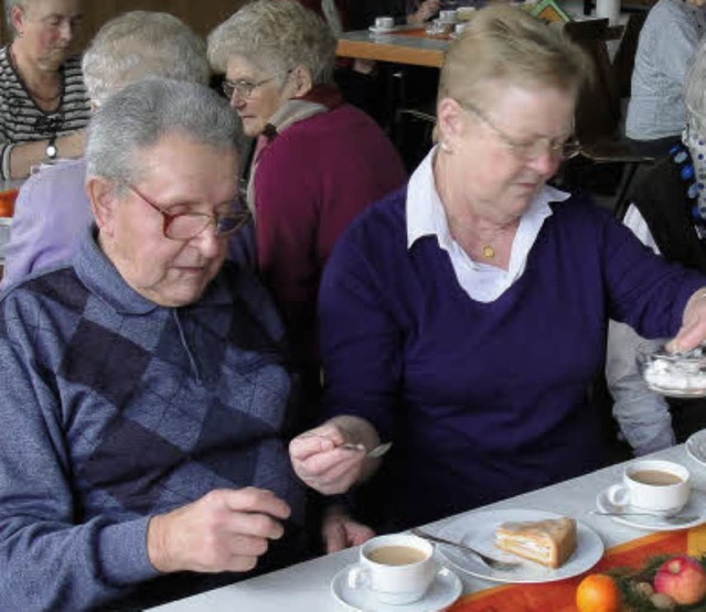 Statt eines Vortrages hatten die Senio... Pfarrzentrum Zeit fr Unterhaltungen.  | Foto: bader