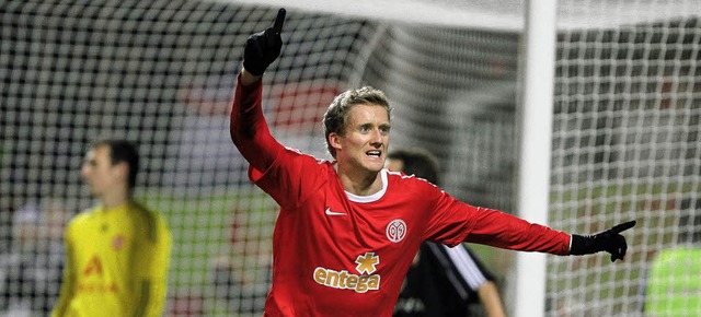 Andr Schrrle bejubelt seinen Treffer zum 1:0.   | Foto: AFP