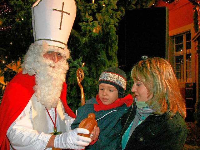 Am Samstag- und Sonntagabend besuchte ...gtsburger Weihnachtsmarkt in Burkheim.  | Foto: Herbert Trogus