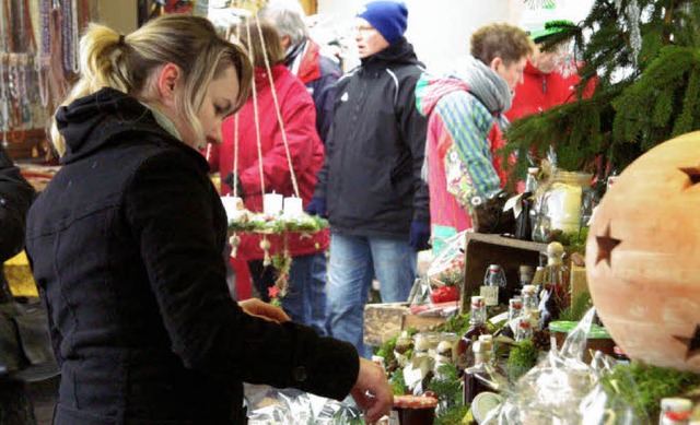 Ein vielfltiges Angebot rund um Adven...ihnachten bot der Markt in Kenzingen.   | Foto: Ilona Hge