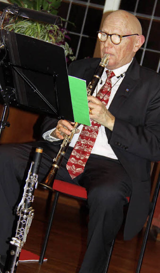 Walter Christen an der Klarinette geh...mpeterschloss ein Benefizkonzert gab.   | Foto: Nina witwicki