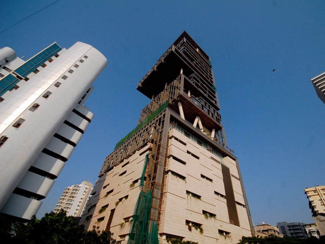 27 Stockwerke hoch: Das neue Privathau... indischen Milliardrs Mukesh  Ambani.  | Foto: dpa