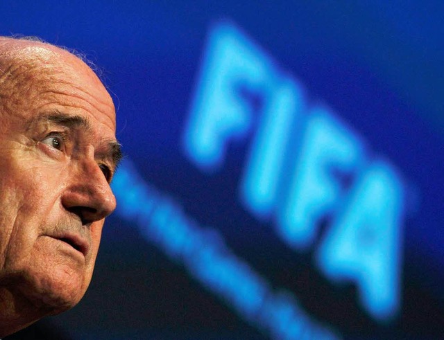 Muss sich Fifa-Chef Sepp Blatter erneu... Korruptionsskandal auseinandersetzen?  | Foto: dpa