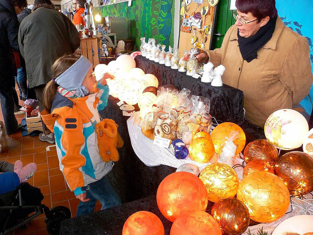 Stimmungsvoll und vielfältig präsentierte sich der 15. Hertener Weihnachtsmarkt Stimmungsvoll und vielfältig präsentierte sich der 15. Hertener Weihnachtsmarkt