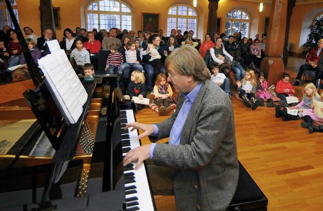 Der Pianist Gerrit Zitterbart bei seinem Konzert fr Kinder in Ettenheim.   | Foto: Stefan Merkle