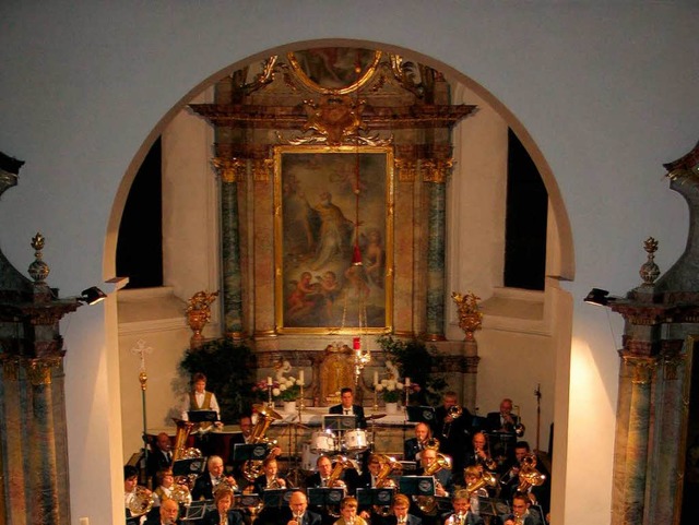 Der Musikverein Bad Bellingen gab geme...iches Kirchenkonzert in St. Leodegar.   | Foto: Schtz