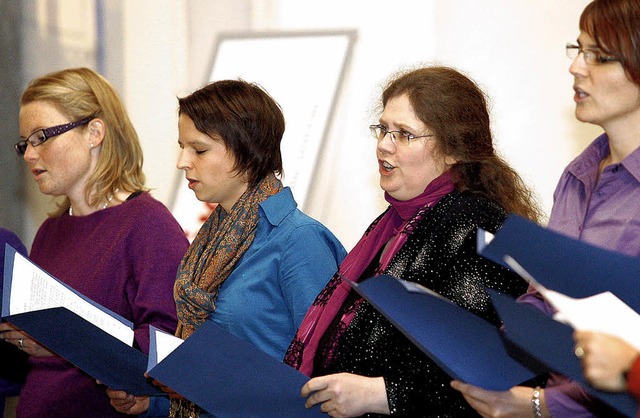 Sngerinnen des Chores Musikum Vocale beim Adventskonzert in Lahr.   | Foto: Heidi Fssel