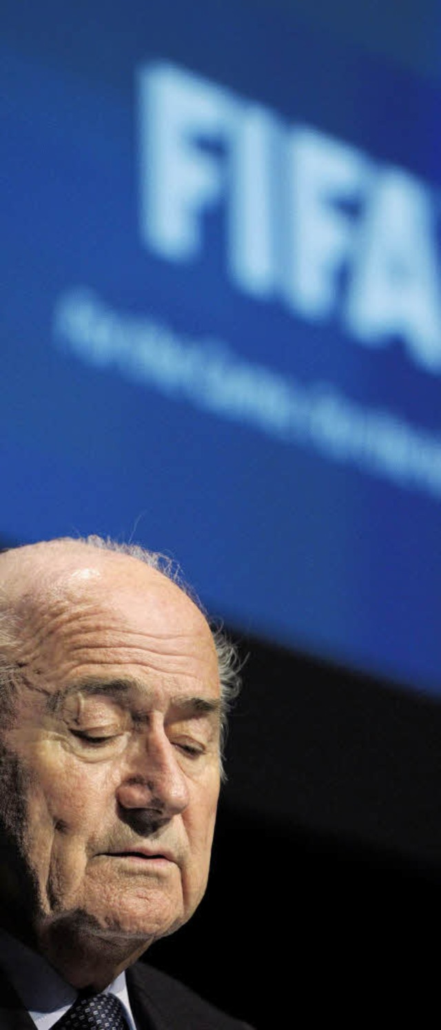 Er steht einer nicht ganz koscheren Organisation vor: Fifa-Chef Joseph Blatter   | Foto: dpa