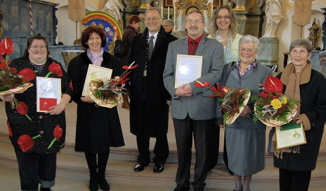 Die geehrten Sngerjubilare des Merdin...0 Jahre) und Erika  Wirth (50 Jahre).   | Foto: oswald prucker