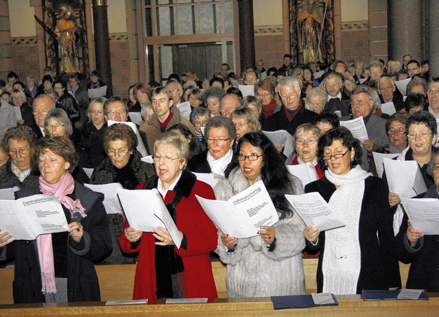 15 Kirchenchre aus dem Dekanat Schwar...Stadtkirche einen Vespergottesdienst.   | Foto: Petra Molitor