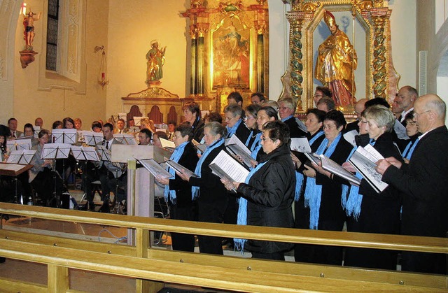 Musikverein und Kirchenchor begeistert...Konzertabend in der Kirche in Waldau.   | Foto: Gaby Beha