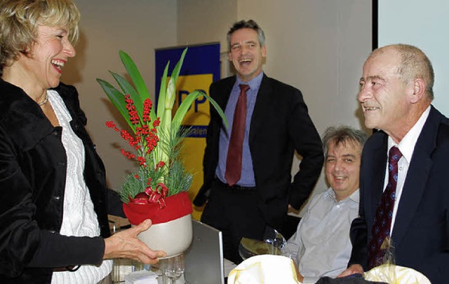 Hans-Gnter Gutberlet (rechts) wurde v...ine Mitarbeit im Kreisvorstand geehrt.  | Foto: Mink