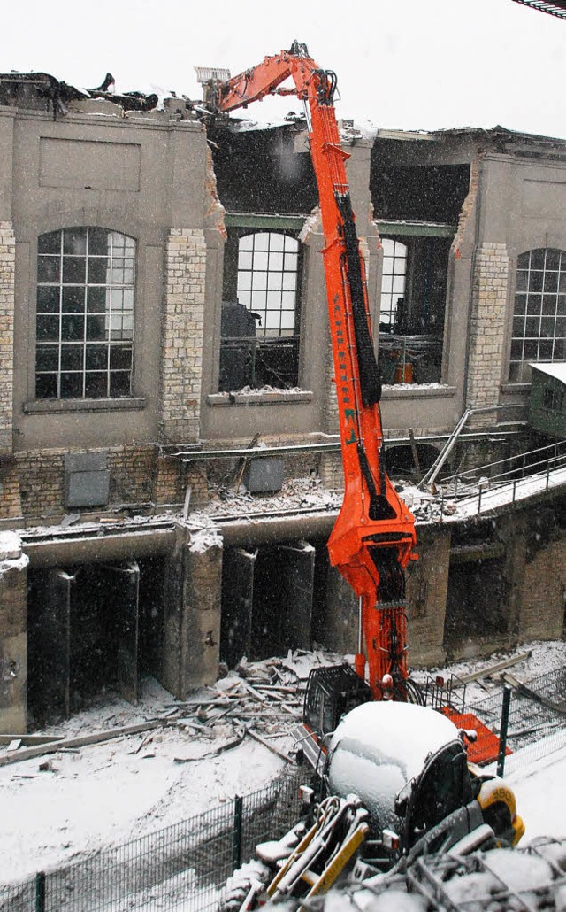 Unpnktlichkeit lsst sich die Energie...schlug in Rheinfelden ihr Bagger  zu.   | Foto: ralf staub