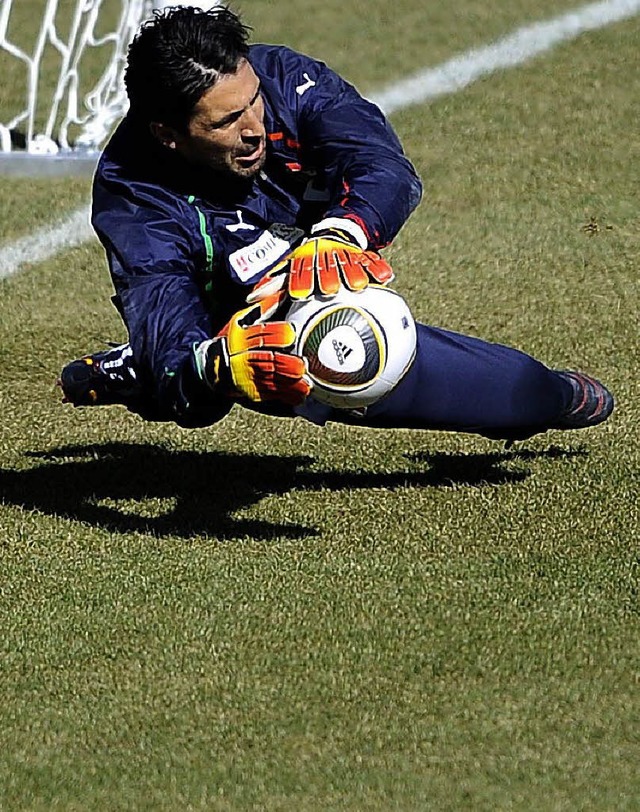 &#8222;Ein Misserfolg fr alle&#8220;:...iens Nationaltorwart Gianluigi Buffon   | Foto: afp