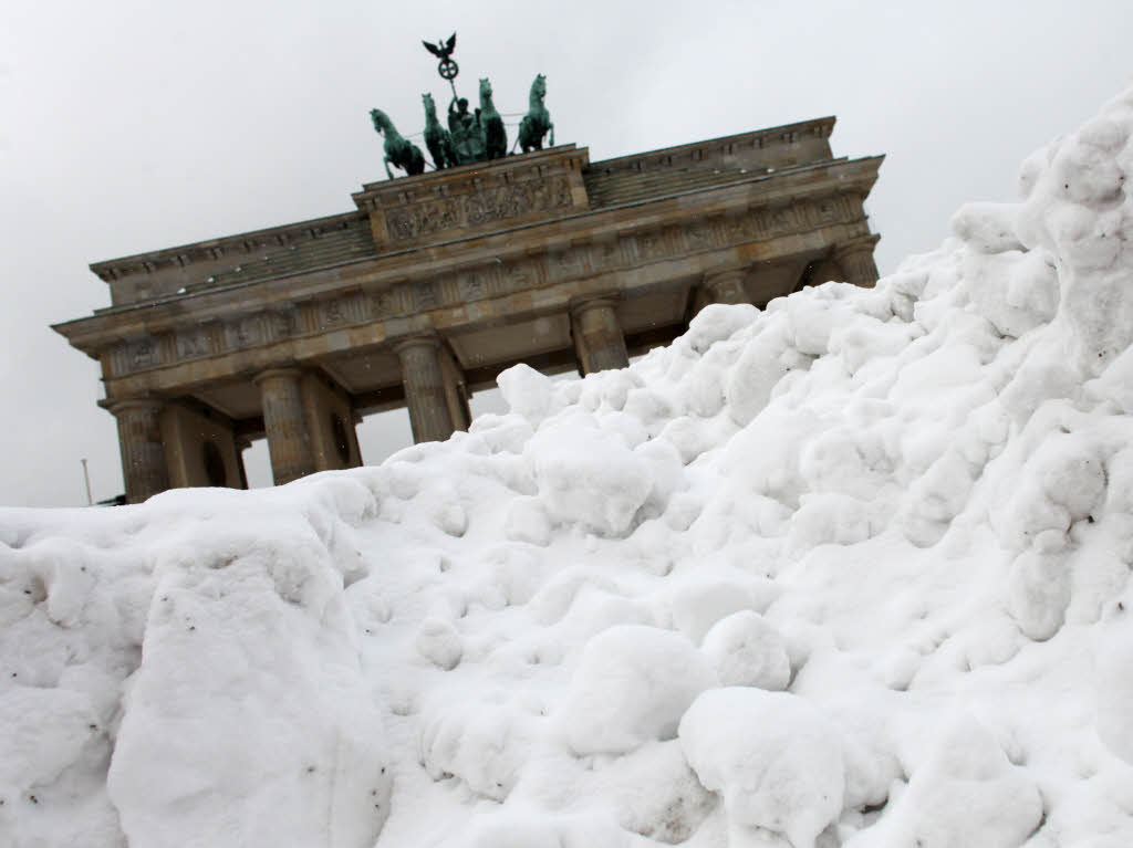 Schneehügel in Berlin. Schneehügel in Berlin.