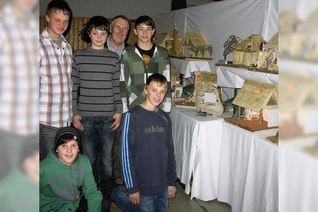 Krippenbastler haben in Waldau eine lange Tradition