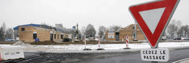 Wo es frher geradeaus nach Deutschlan... fhrt um das Palmrain-Gebude herum.   | Foto: Lauber