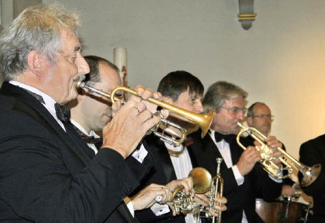 Mit virtuoser Blechblsermusik und pra... das bevorstehende Weihnachtsfest ein.  | Foto: Martina Faller