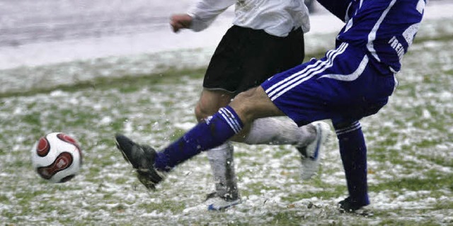 Fuball auf Schnee ist durchaus mglich, nicht aber auf gefrorenem Untergrund.   | Foto: matthias kaufhold