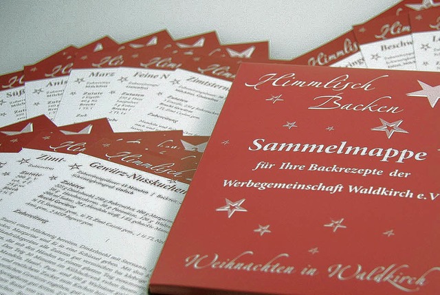 Eine Sammelmappe mit weihnachtlich-lec...en gibt es von der Werbegemeinschaft.   | Foto: privat