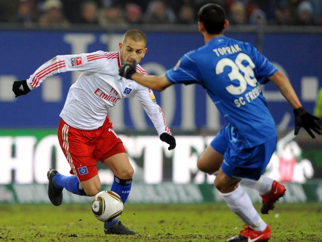 Hamburgs Mladen Petric (links) und Fre...ird sich am Samstag nicht wiederholen.  | Foto: dpa