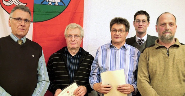 Engagierte Blutspender (von links): Be...ister Jochen Paleit (hinten) geehrt.    | Foto: sandra decoux-kone