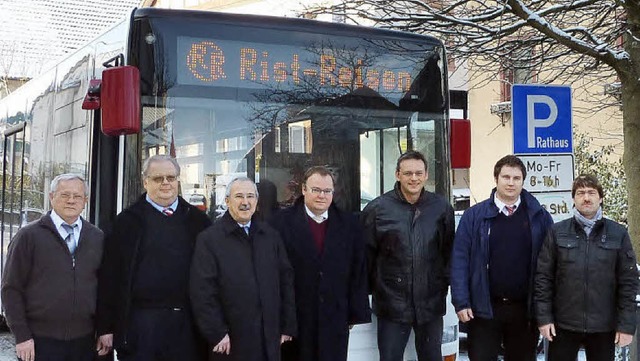Viel Bedeutung hat der neue City-Bus f...Rist (Dritter und Zweiter  von links).  | Foto: Karlernst Lauffer