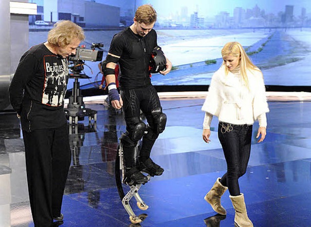 Samuel Koch  (Mitte) probte auch  mit Thomas Gottschalk und Michelle Hunziker.  | Foto: Carmen Sauerbrei/ZDF
