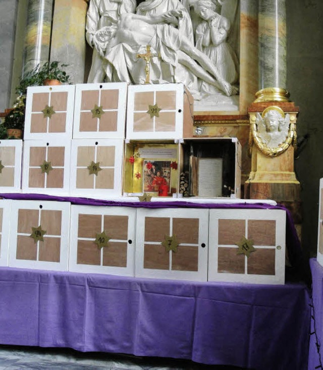 Einen Adventskalender der besonderen Art bietet die Sankt-Martins-Kirche.   | Foto: bader