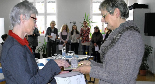 Glckwnsche und Geschenke erhielt Gri...von Schulamtsdirektorin Dagmar Huber.   | Foto: Ralf Staub