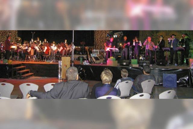 Band und Orchester in Soul-Musik vereint