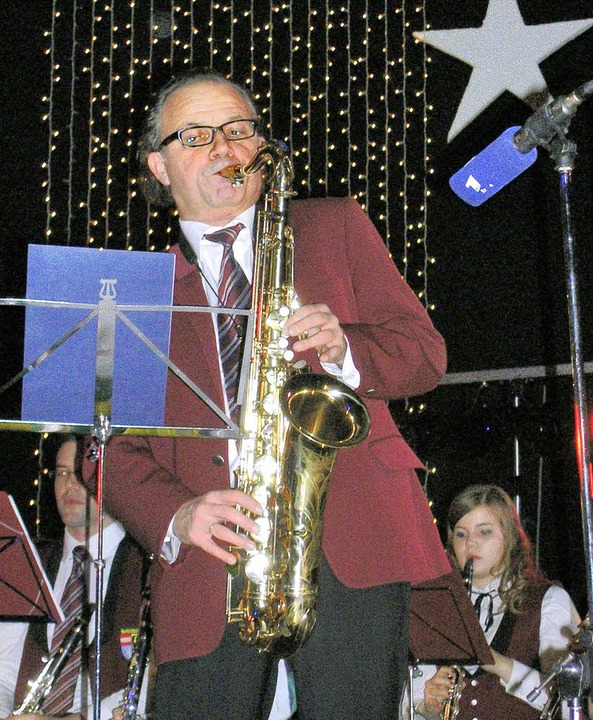 Wolfgang Peter beim Solo mit dem Baritonsaxophon.  | Foto: Ute Schler