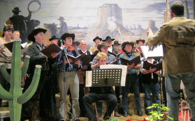 Wildwest in Tunsel: Der Cowboy-Chor un...dahinter machten die Illusion perfekt.  | Foto: a. freyer