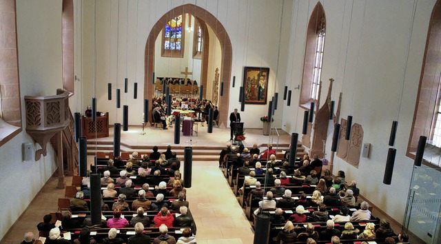 Voll besetzt war die Friedenskirche be...m Abschluss der Renovierungsarbeiten.   | Foto: Sandra decoux-kone