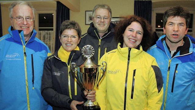 Sepp Hagn (von links), Gudrun Hauck , ...utragenden Landescuprennen in Bernau.   | Foto: Heinz Vollmar