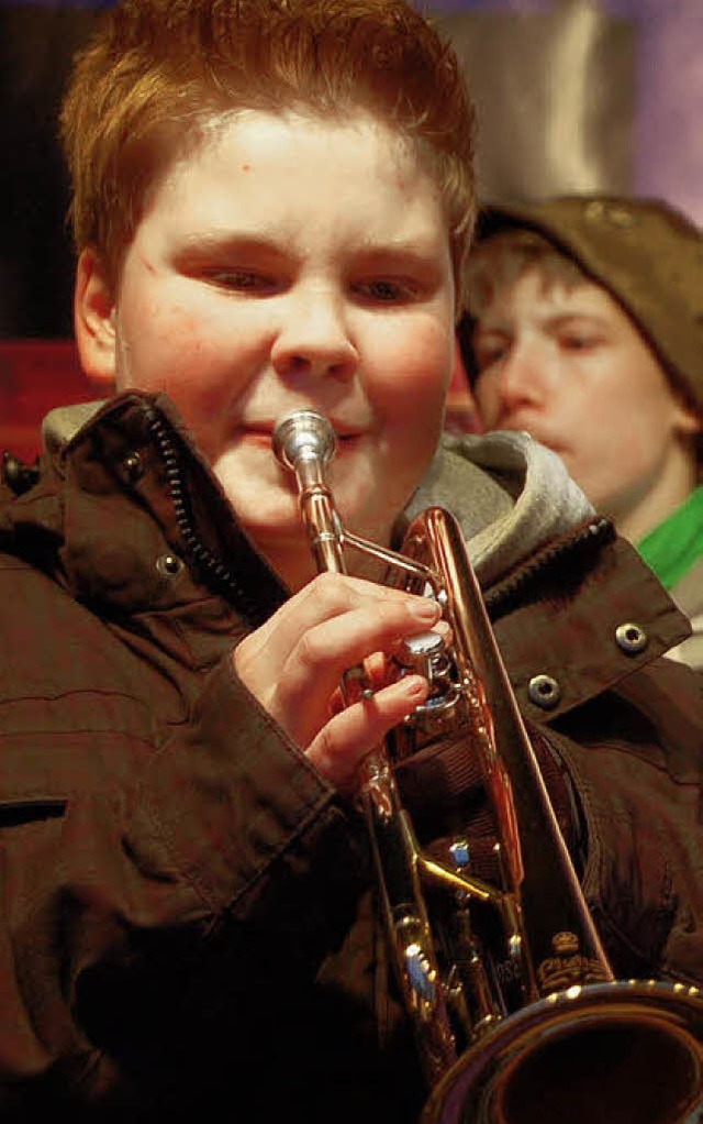 Kalte Hnde gab&#8217;s beim weihnachtlichen Spiel mit der Trompete.  | Foto: Hildegard Siebold