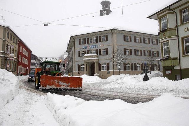 Gegen den Schnee mit Motor- und Muskelkraft