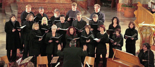 Die Chorgemeinschaft Ettenheimmnster-Ringsheim in der Barockkirche Ringsheim.   | Foto: Sandra Decoux-Kone