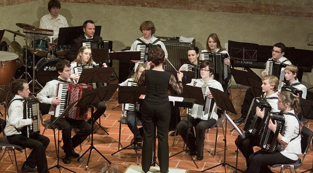 Das Jugendorchester der Harmonikafreun...tung von Dirigentin Susanne de Smedt.   | Foto: Lukas Fuhr