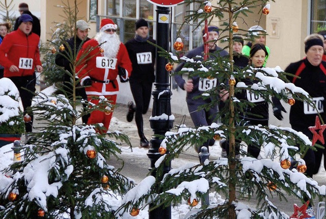 Ein Nikolaus durfte beim Nikolauslauf in Badenweiler nicht fehlen.    | Foto: Sigrid Umiger