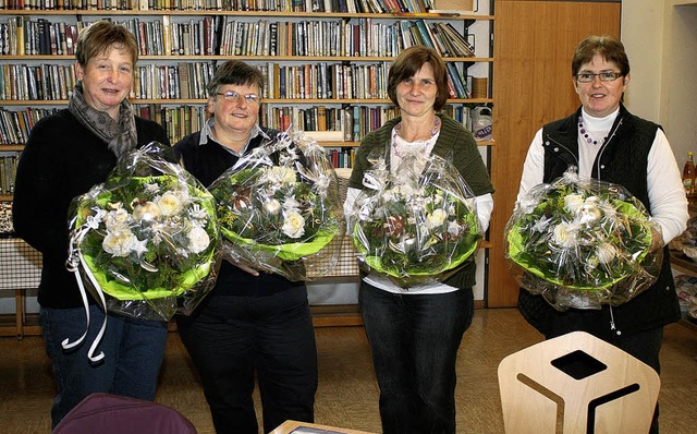 Blumen fr die Arbeit im Vorstand: Vor... Wrger und Doris Kuttler (von links)   | Foto: heiner Fabry