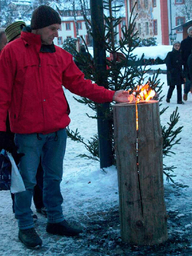 Bei Einbruch der Dmmerung wurden Schwedenfeuer entzndet. 