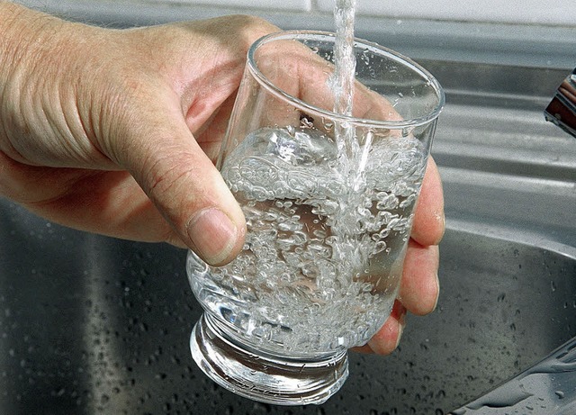 Wasser wird in Laufenburg ab 1. Januar 2011 deutlich teurer.   | Foto: DPA