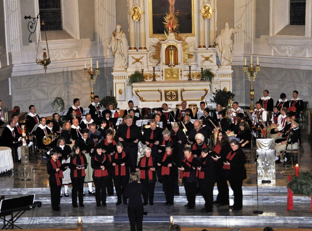 Die Klnge von Kirchenchor und Trachte... St. Zeno zu einem besonderen Konzert.  | Foto: Kirsten Lux