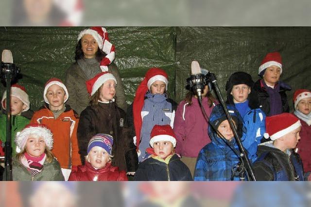 Dossenbach feiert die dritte Waldweihnacht