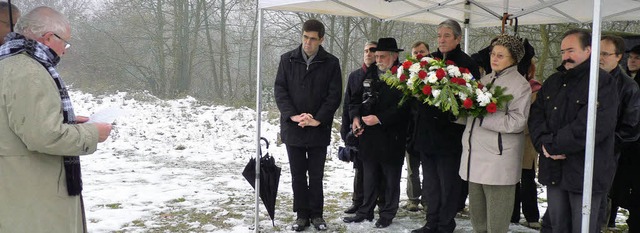 Stilles Gedenken am Mahnmal auf dem Thalebuckel  | Foto: cornelia weizenecker