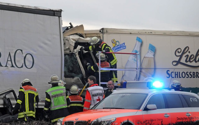 Fr den Fahrer dieses Lastwagens kam jede Hilfe der Rettungskrfte zu spt.   | Foto: Wolfgang Lhnig
