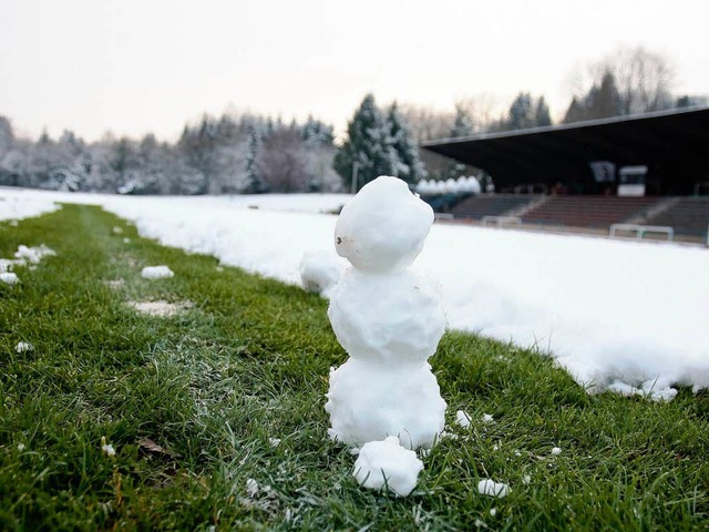 Die Fuballer drfen jetzt Schneemnner bauen.   | Foto:  P. Aukthun